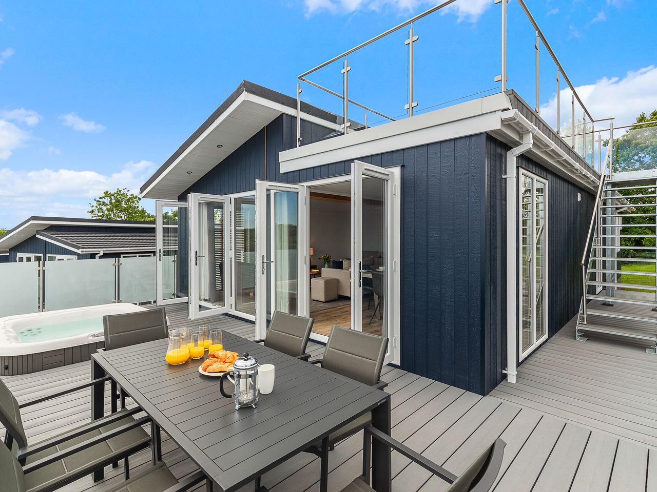 6-person-lodge-sonnet-3-spa-pet-roof-terrace-6c5p-on-dylan