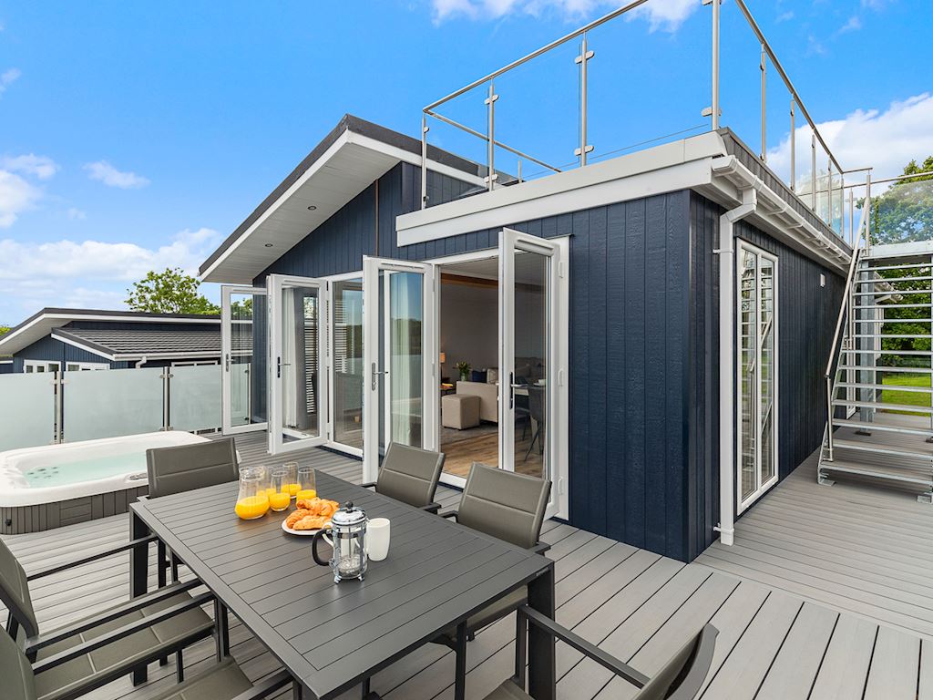 6 Person Lodge Sonnet 3 Spa Pet Roof Terrace 6C5P On Dylan 6-person-lodge-sonnet-3-spa-pet-roof-terrace-6c5p-on-dylan